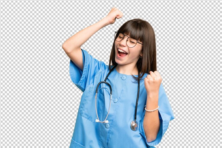 PSD la niña como un médico cirujano sobre el fondo de la llave de croma aislada celebrando una victoria