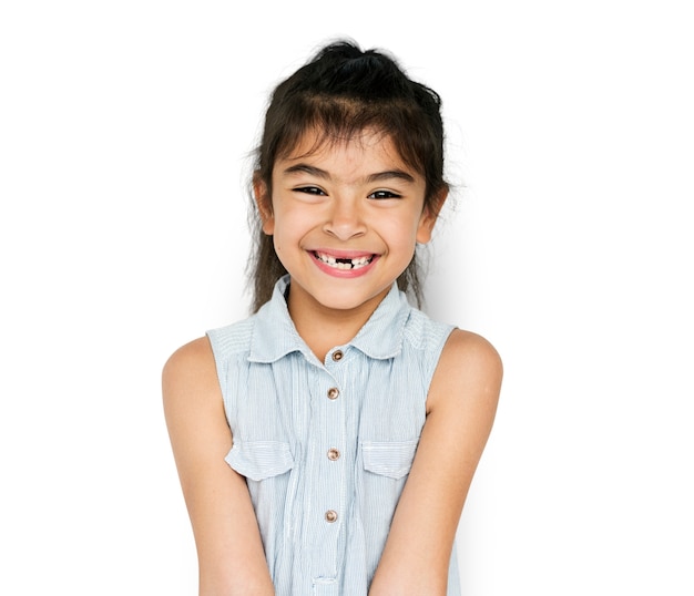 PSD niña con sonriente retrato de estudio de expresión de cara