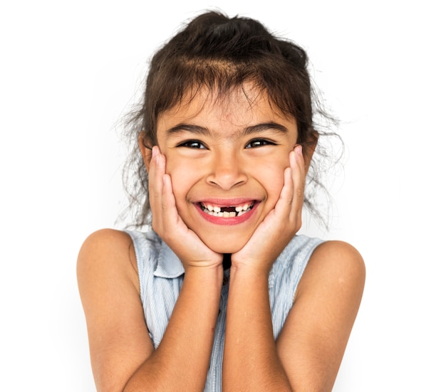 PSD niña con sonriente retrato de estudio de expresión de cara