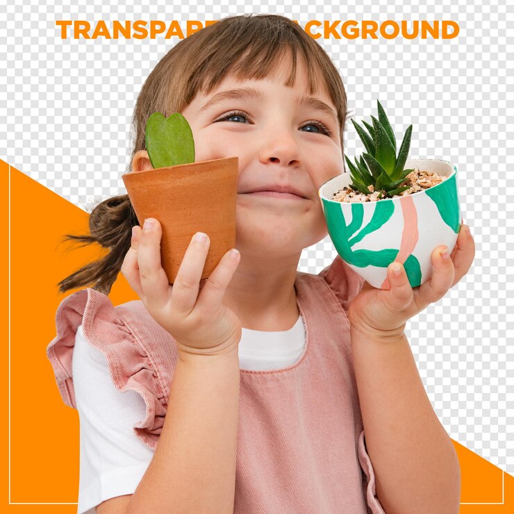 Niña sosteniendo dos pequeñas ollas de plantas suculentas con fondo transparente