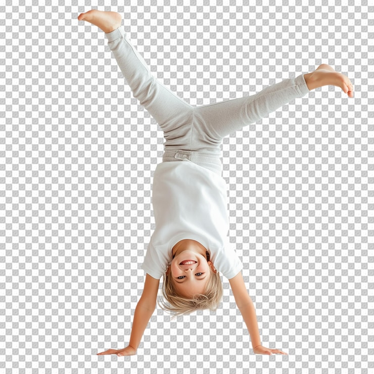PSD un niño feliz jugando aislado en un fondo transparente