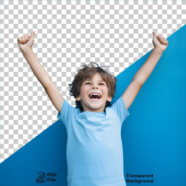 Niño con una maqueta de camiseta aislada en un fondo transparente