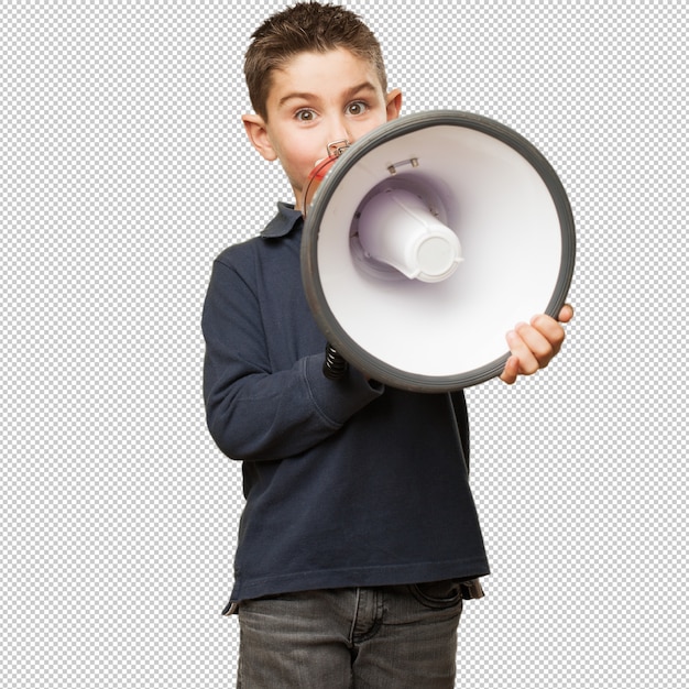 Niño pequeño con un megáfono