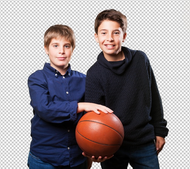 Niños jugando basquetbol