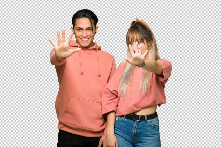 PSD no dia dos namorados jovem casal contando cinco com os dedos