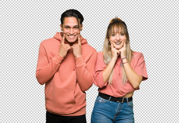 No dia dos namorados jovem casal sorrindo com uma expressão feliz e agradável