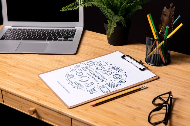 Notizblockmodell mit Marketing-Elementen