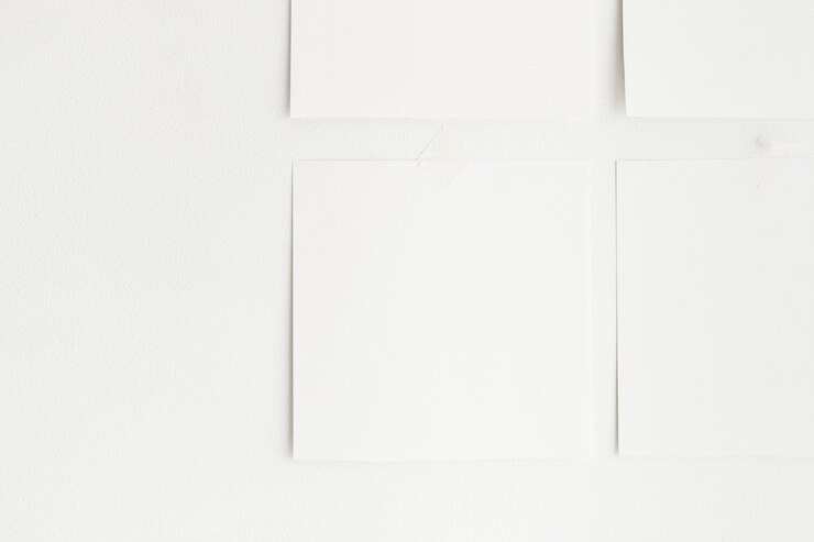 PSD obras de arte penduradas na parede maquete minimalista branca