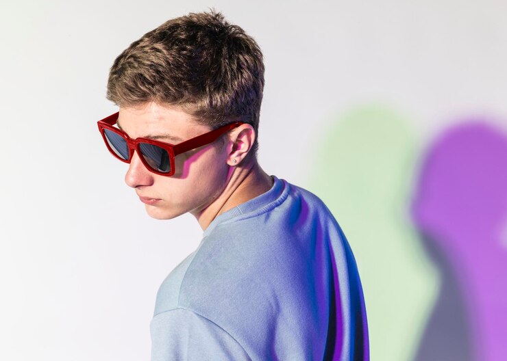 PSD occhiali da sole bianchi mockup psd per il servizio fotografico di moda giovanile