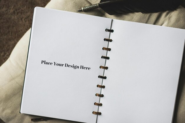 Öffnen Sie das White Notebook Mockup PSD zum Lesen