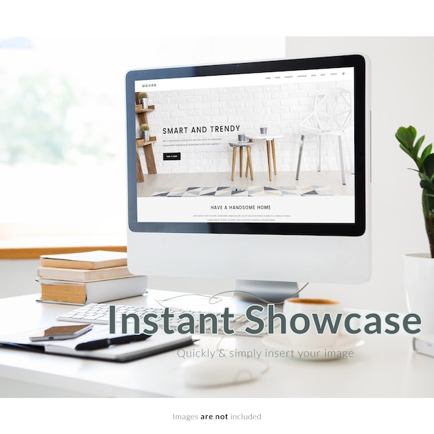 Ordinateur sur le bureau mock up