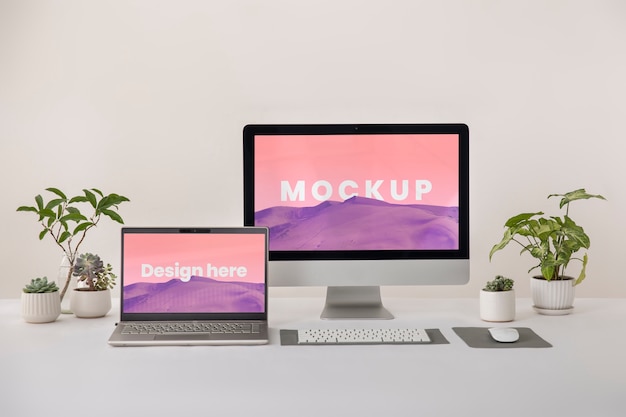 Ordinateur portable et moniteur externe sur le bureau