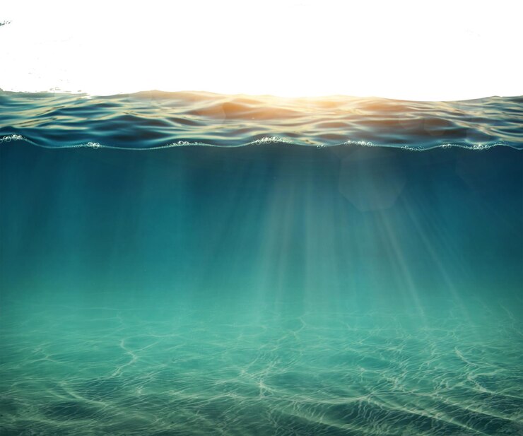 PSD ou superfície do oceano com pequenas ondas e azul