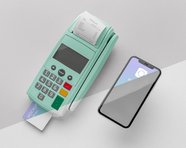 Pagamento eletrônico de simulação com smartphone e terminal de pagamento