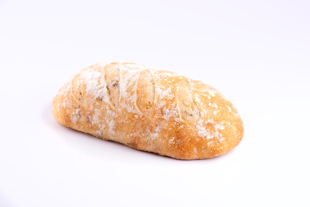 pane a fermentazione naturale fatto in casa cotto isolato su sfondo bianco