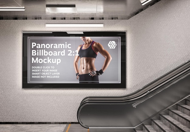 Panneau d'affichage panoramique sur la maquette du mur de la station de métro