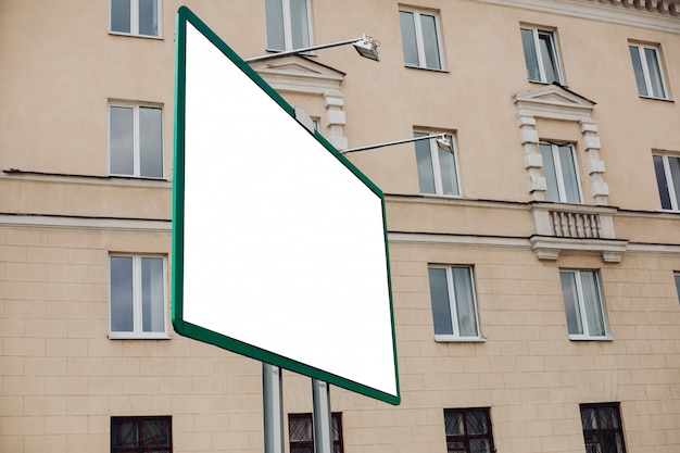 Panneau d'affichage à surface blanche pour la publicité