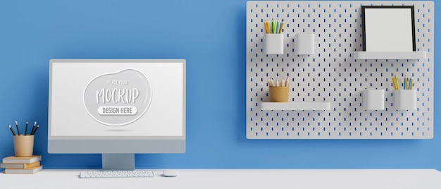 Pantalla de maqueta de computadora en mesa blanca con papelería
