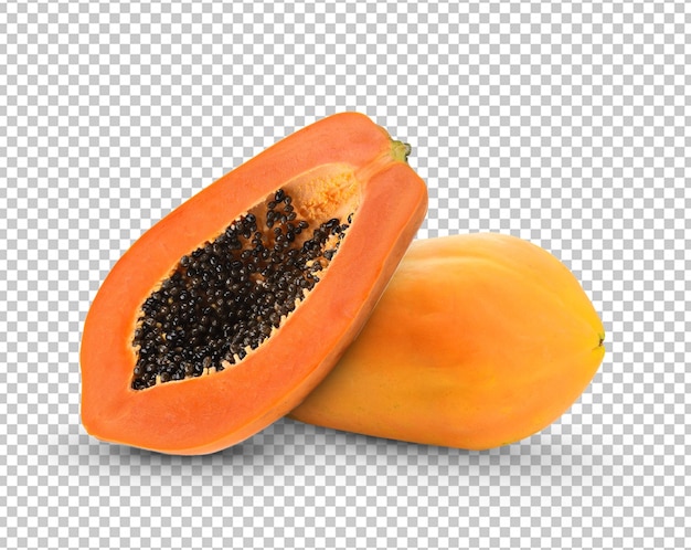 Papaya entera y media madura aislado sobre fondo blanco.