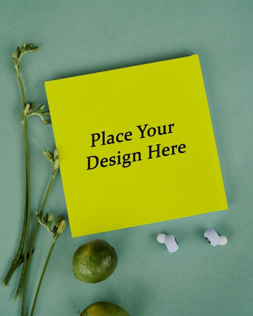 Papel amarillo con plantas Vista superior Mockup PSD para presentación natural y creativa
