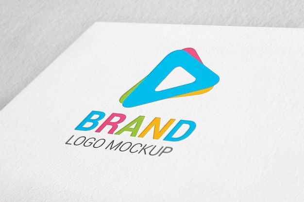 Papel de color prensado maqueta de logotipo.