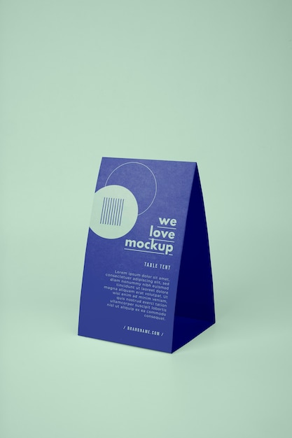 Papiertisch zelt flyer mockup