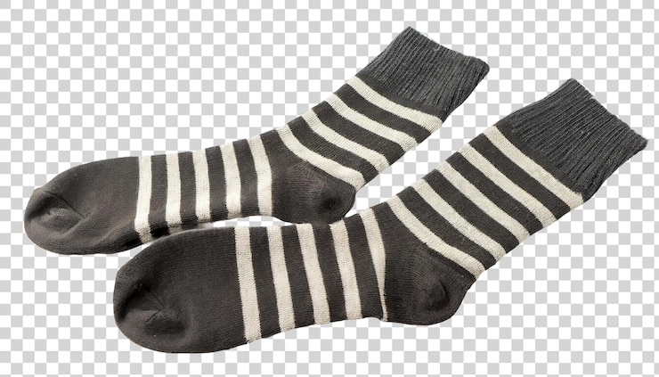PSD par de calcetines para prendas de vestir aislados sobre un fondo transparente calcetines a rayas negras y blancas