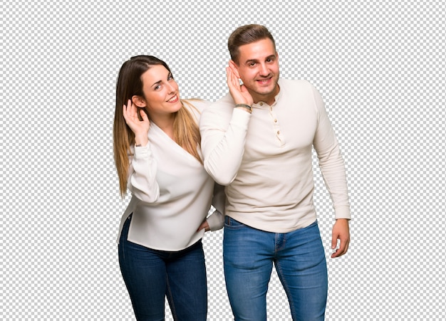 Pareja en el día de San Valentín escuchando algo