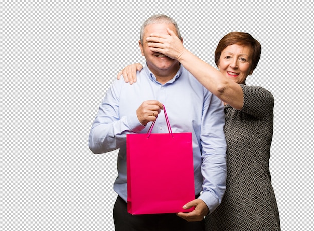 Pareja de mediana edad celebrando el día de san valentín