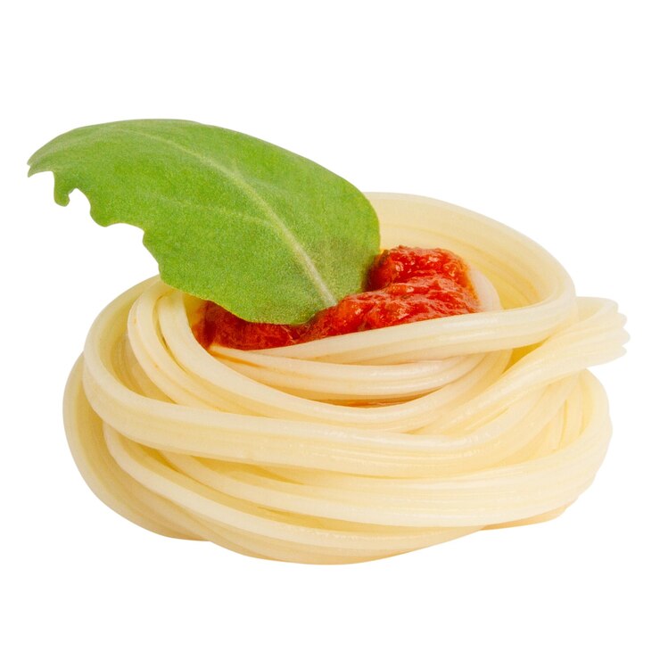 PSD pasta de espaguete cozido com molho torcido em círculo em um fundo em branco