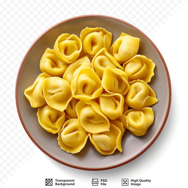 PSD pasta tortellini en plato pasta italiana rellena aislada sobre un fondo blanco aislado