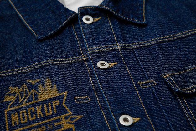 Patch sur la maquette d'une veste en jean