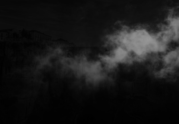 Un paysage mystérieux et brumeux