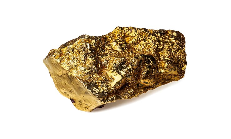Pedazo de mineral de metal dorado