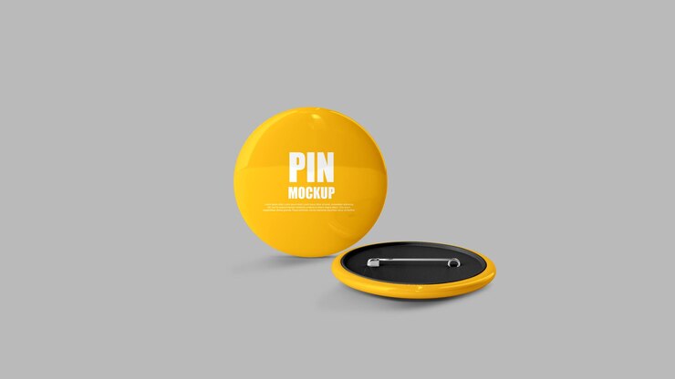 una pelota de pinball que dice pinball en él