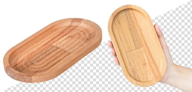 Pequeño plato de madera para aperitivos. Aislado del fondo