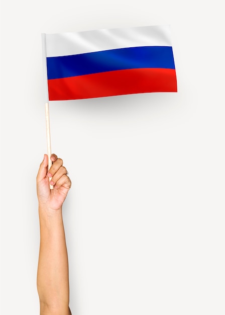 PSD person, die die flagge der russischen föderation wellenartig bewegt