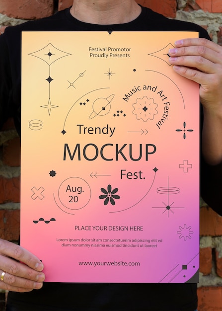 Person, die ein Poster mit Farbverlauf für das Festival hält