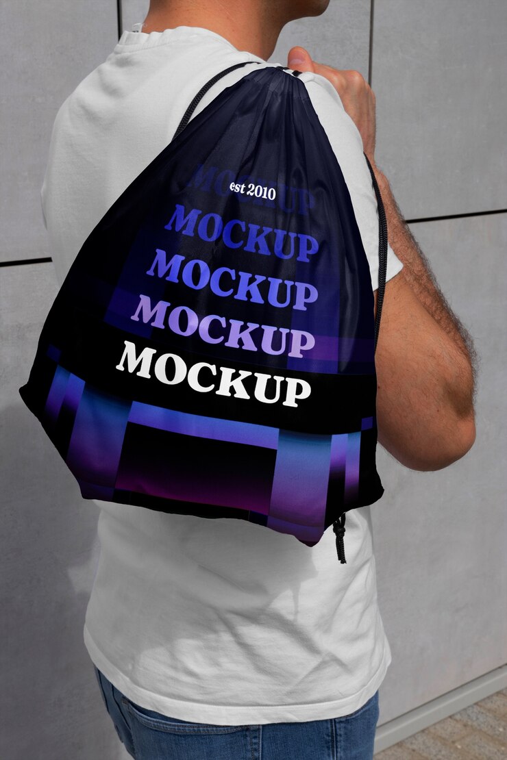 PSD persona con maqueta de gymsack al aire libre