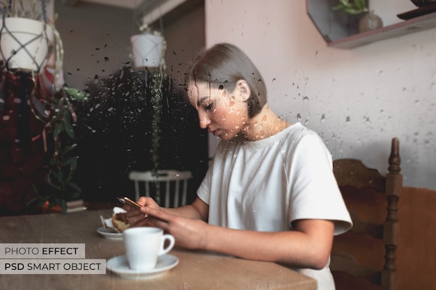 Personne Avec Effet De Verre Mouillé