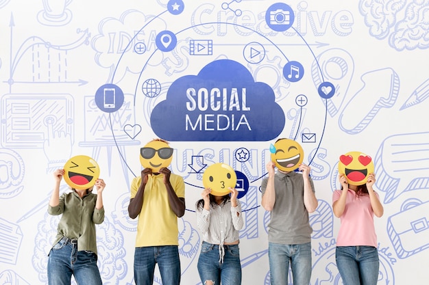 Pessoas com emoji enfrentam mídias sociais