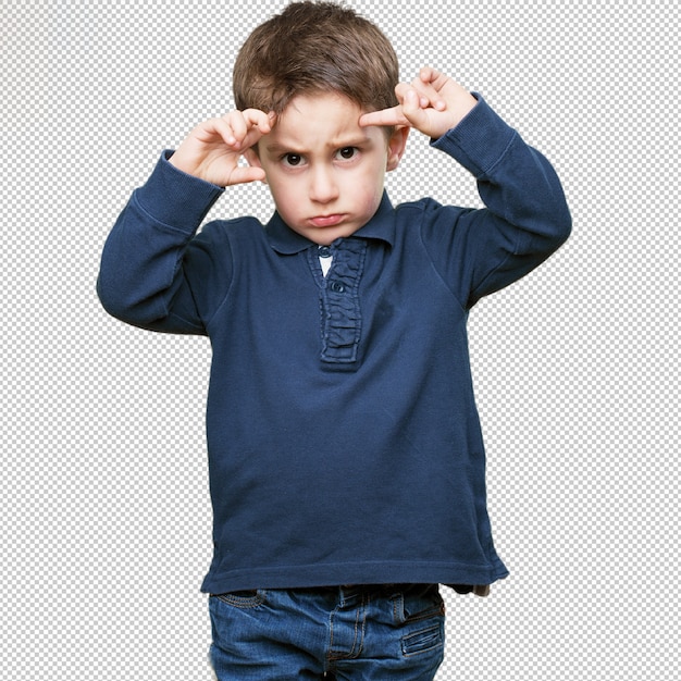 Petit enfant concentré