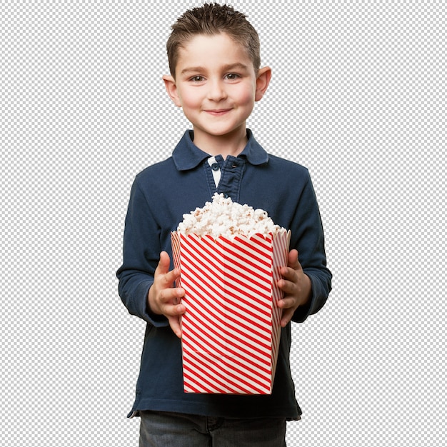 Petit enfant manger des popcorns