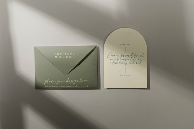 Petite enveloppe avec maquette de carte