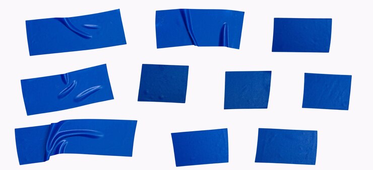 PSD pezzi di nastro adesivo blu su sfondo bianco
