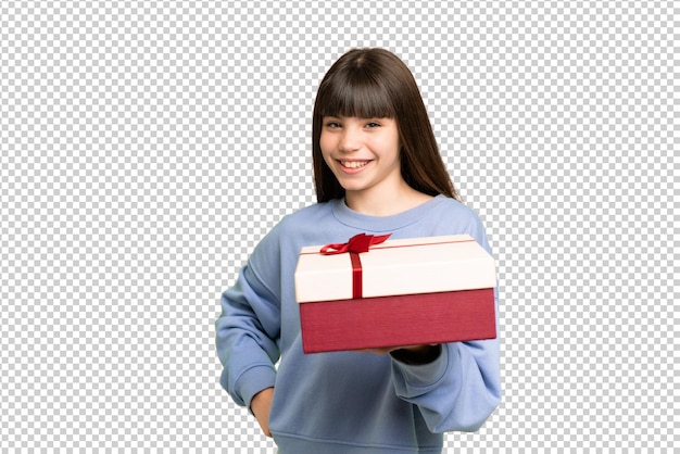 Piccola ragazza che tiene un regalo su uno sfondo a chiave cromatica isolato con un'espressione felice
