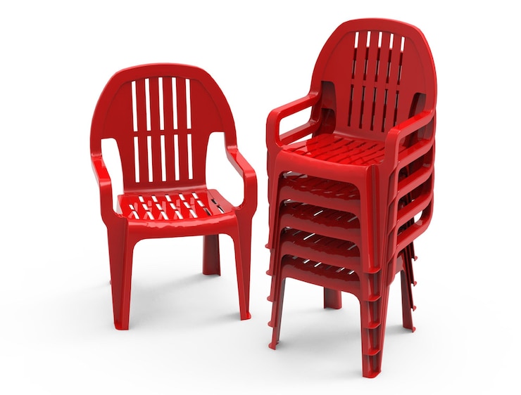 PSD une pile de chaises en plastique rouge
