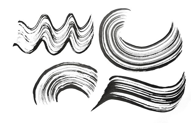 Pinceladas de onda abstractas negras y salpicaduras de pintura en papel Caligrafía de arte Grunge transparente