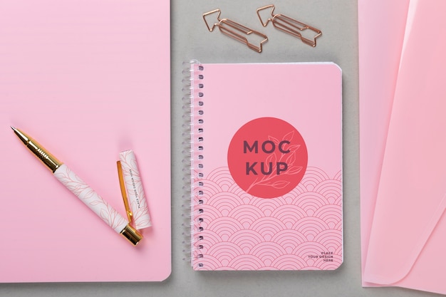 Planermodell mit Büromaterial