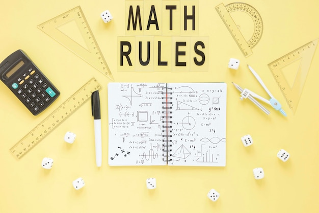 Plano de dados con cuaderno y diferentes reglas